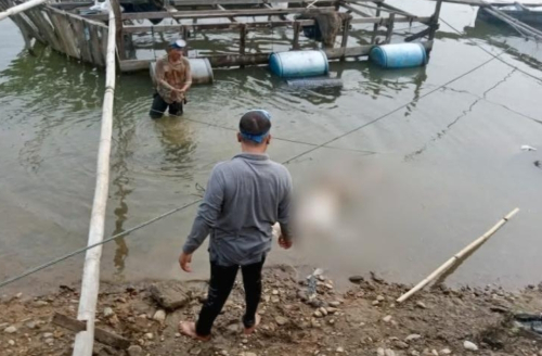 Mayat Pria Ditemukan Tersangkut di Keramba Ikan Pulau Belimbing II