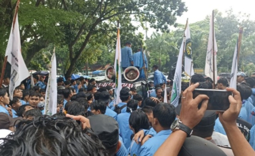 Demo di DPRD Riau, Mahasiswa Unri Desak Reformasi TNI-Polri