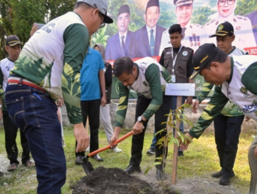 Hadiri Giat Penghijauan Ekoteologi di Salo, Bupati Kampar: Menanam Pohon Adalah Ibadah