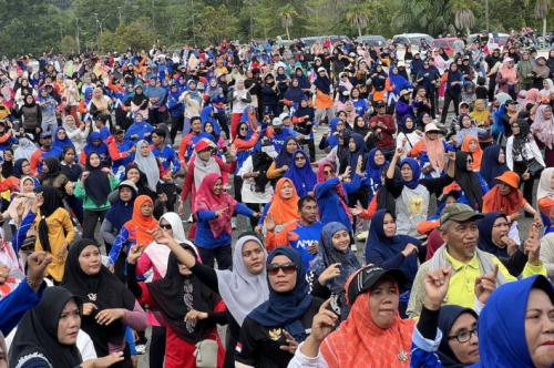 Ribuan Warga Pekanbaru Ikuti Senam Sehat Bersama Agung Nugroho