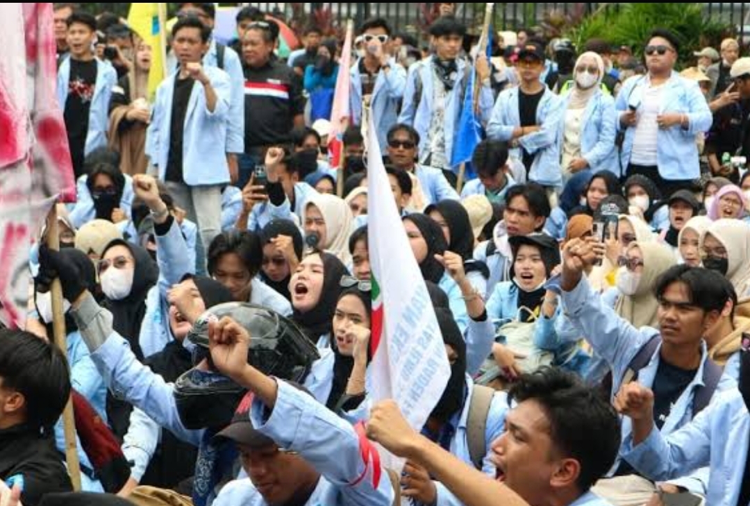 Unjuk Rasa Mahasiswa Unri di Kantor Gubernur Riau Ricuh, Dua Mahasiswa Terluka
