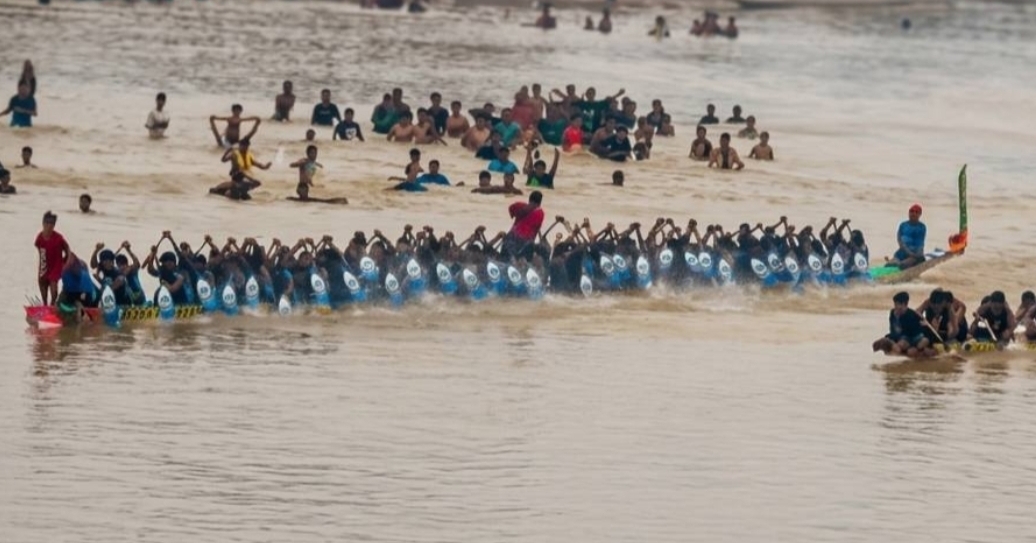 Kalahkan Juara Bertahan, Alam Cahayo Tuah Nagoghi Juara Festival Pacu Jalur Nasional 2026