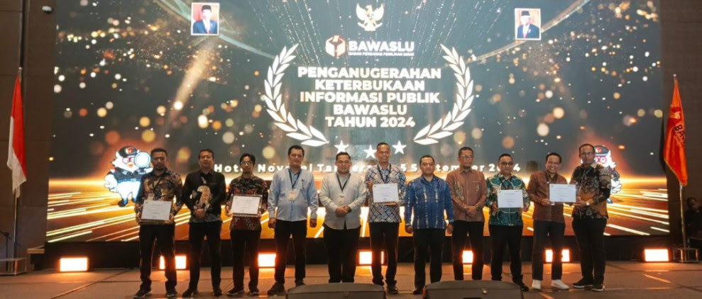 Bawaslu Pelalawan Terima Penghargaan Terbaik 1 Nasional Keterbukaan Informasi Publik Dari Bawaslu RI