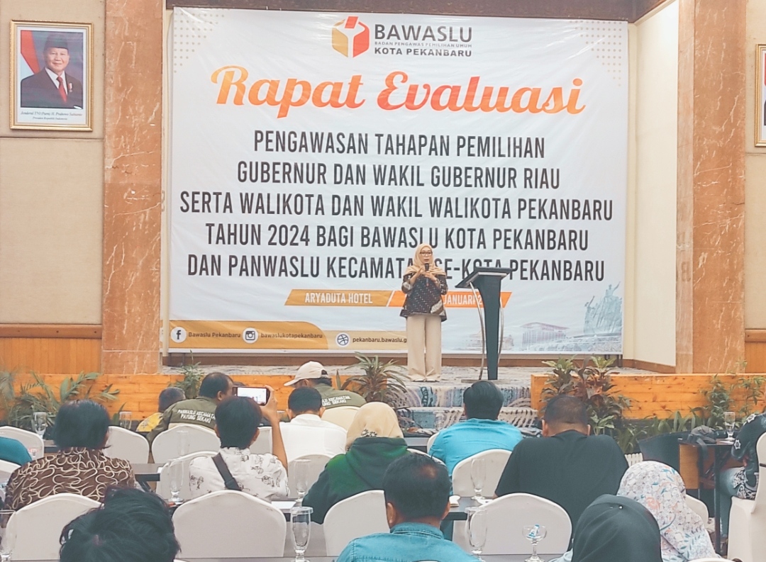 Undang Seluruh Panwascam dan Sekretariat, Bawaslu Pekanbaru Gelar Rapat Evaluasi Pengawasan Pilkada 2024