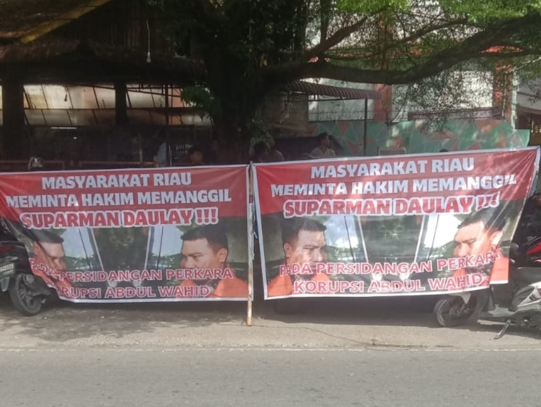 Lanjutan Sidang Abdul Wahid: Dukungan Publik Kian Menggema, Masyarakat Desak Hakim Panggil Suparman !