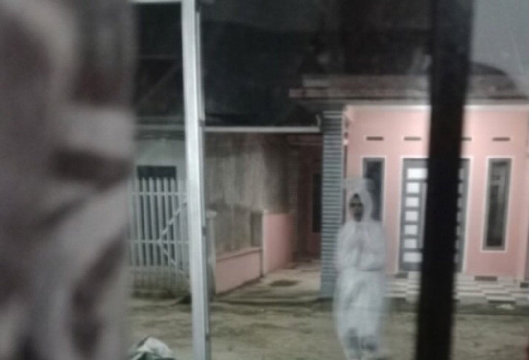 Heboh Penampakan Pocong Jadi-Jadian di Jalan Kadiran Tenayan Raya, Kabur Usai di Foto
