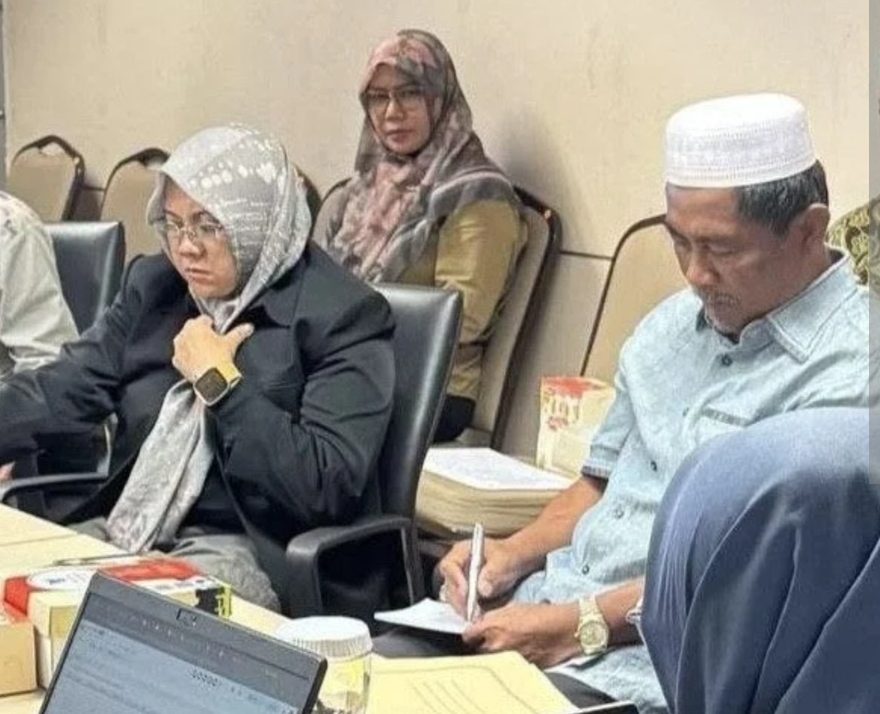 Bupati Siak Afni Zulkifli Sambangi KPK Di Jakarta